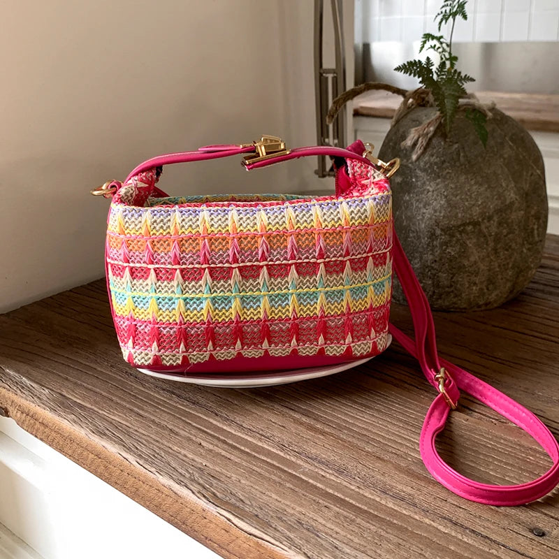Borsa a tracolla a tracolla in tessuto colorato, borsa a tracolla da donna in stile etnico con griglia di colore a contrasto arcobaleno, pochette in paglia di rafia Boho