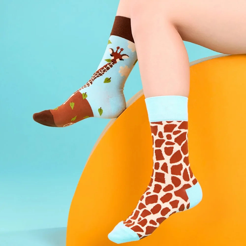 Calzini da donna per uomo Calzini creativi in cotone asimmetrico AB Personalità della moda Tendenza Coppia di cartoni animati Calzini divertenti Sox quotidiano di grandi dimensioni