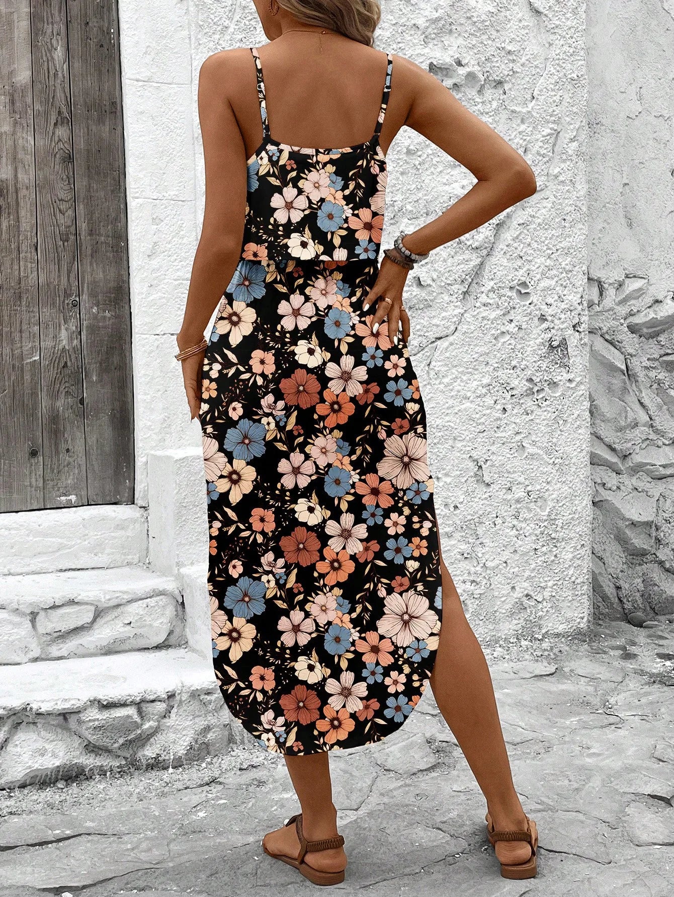 Abito estivo da donna con cinturino spaghetti con cintura e spacco laterale - Abito fluido casual senza maniche