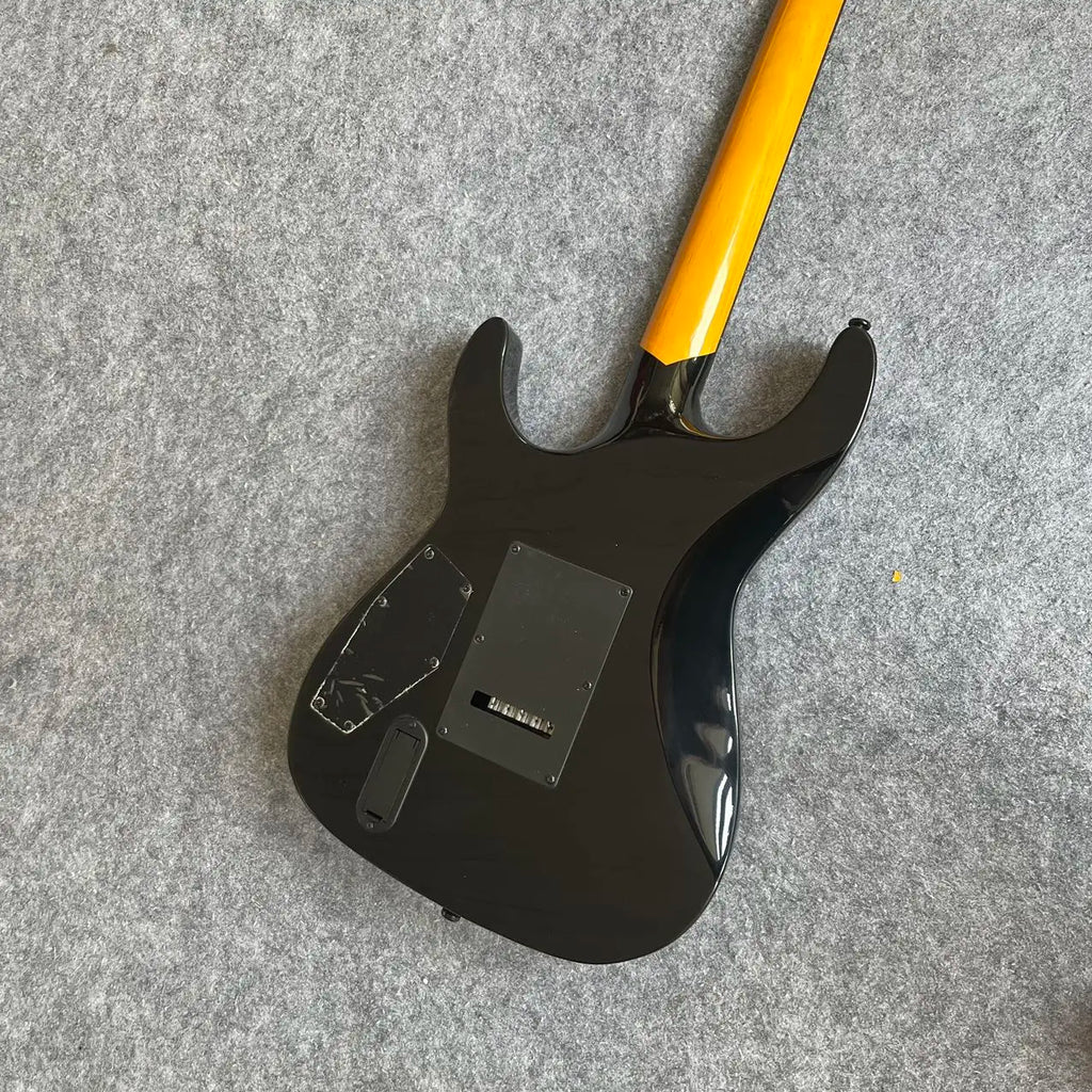 Chitarra Elettrica Versatile, Sistema Vibrato Migliorato, Sistema di Pickup Attivi, Consegna Rapida