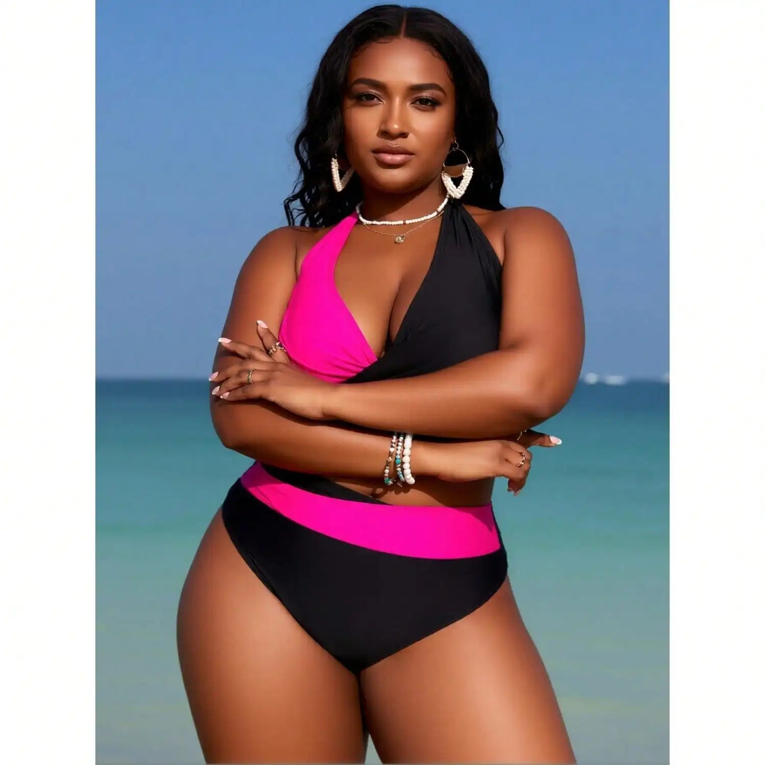 Set bikini da donna taglie forti con scollo all'americana e nodo frontale, color block nero e rosa shocking