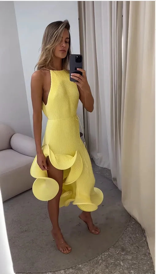 Elegante Abito Lungo Giallo Halter da Donna Senza Maniche con Balze Irregolari e Spacco Alto, Vestito Aderente Romantico per Ospiti di Matrimoni e Feste 2026