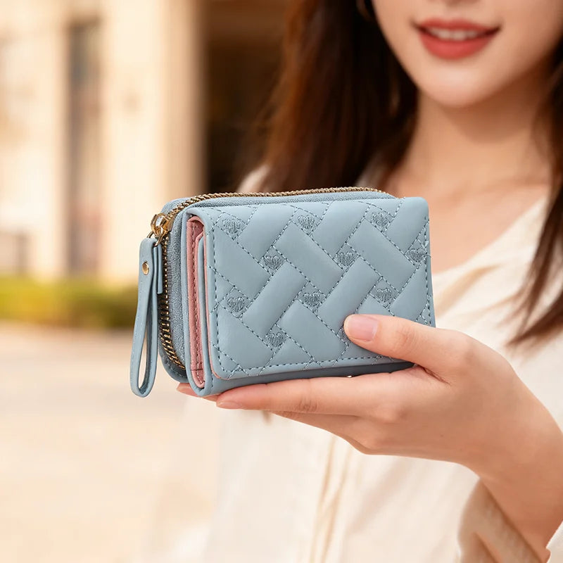 Portafoglio da donna per pelle PU moda ricamato amore tri-fold piccolo portafoglio porta carte portamonete multi-slot per carte interno rosa