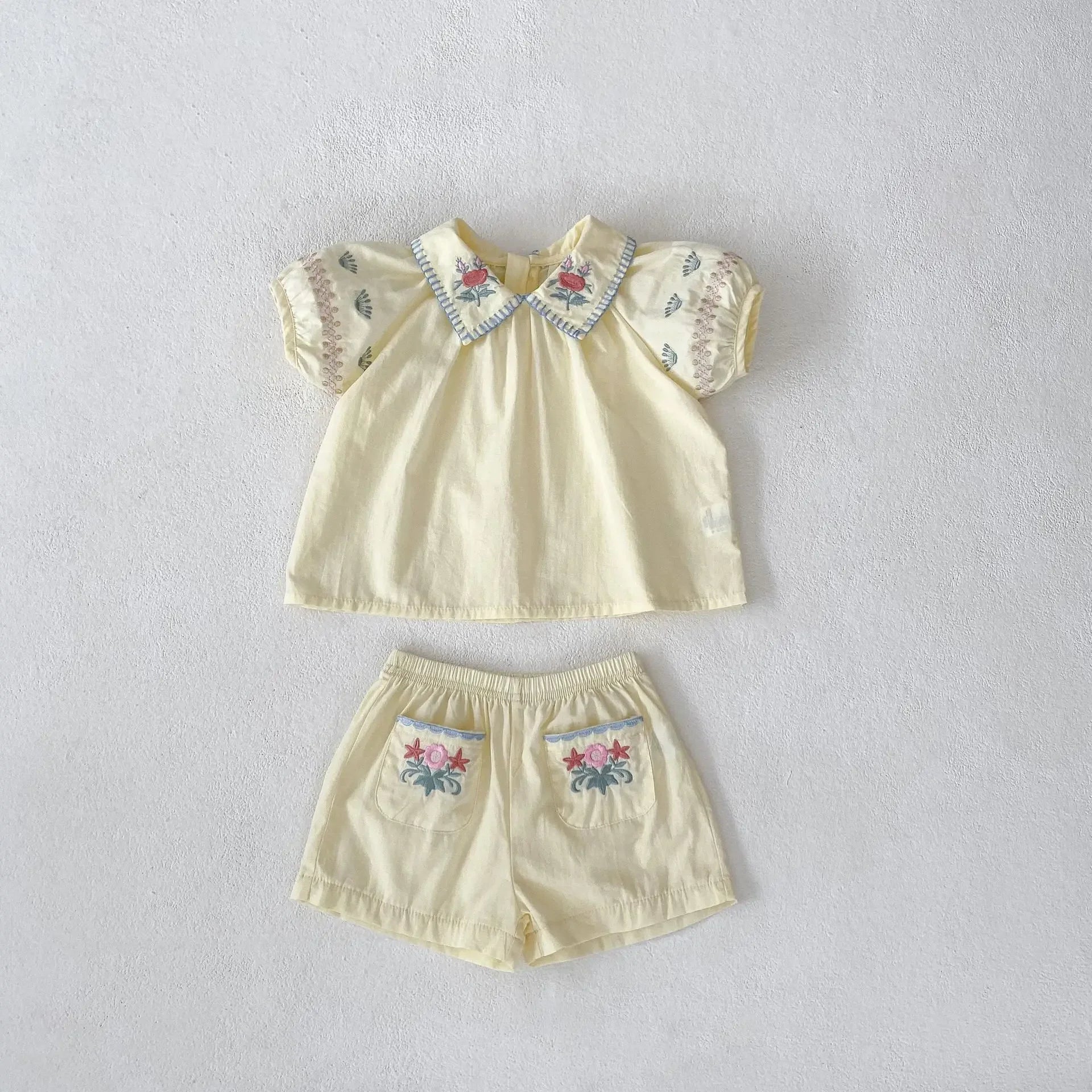 Nuovo stile 0-3 anni bambino femminile fiore colletto ricamato top a maniche corte + pantaloncini sottili vestito per bambini set di abbigliamento estivo per bambini