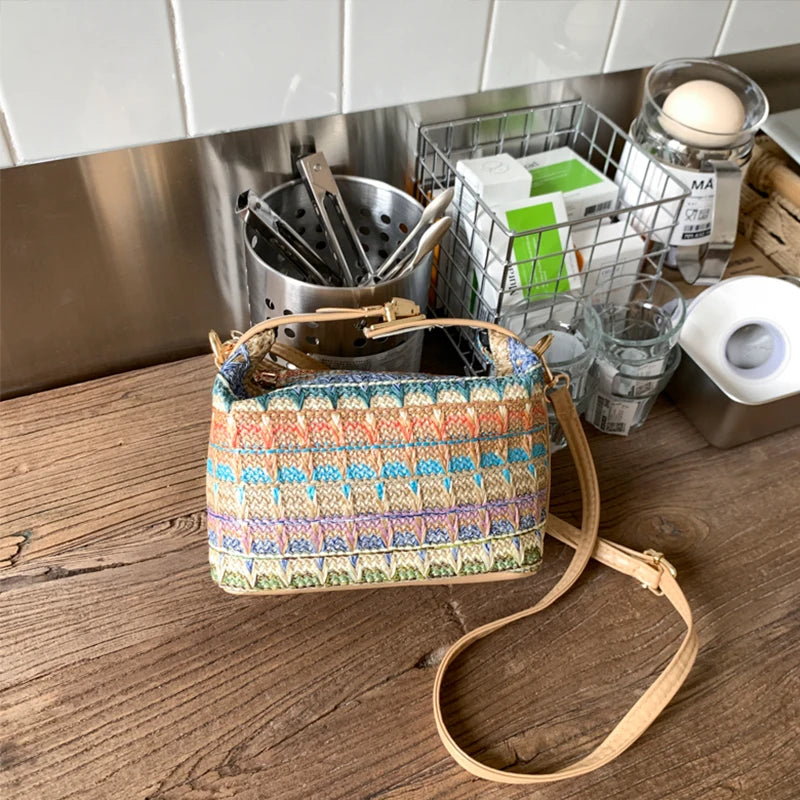Borsa a tracolla a tracolla in tessuto colorato, borsa a tracolla da donna in stile etnico con griglia di colore a contrasto arcobaleno, pochette in paglia di rafia Boho