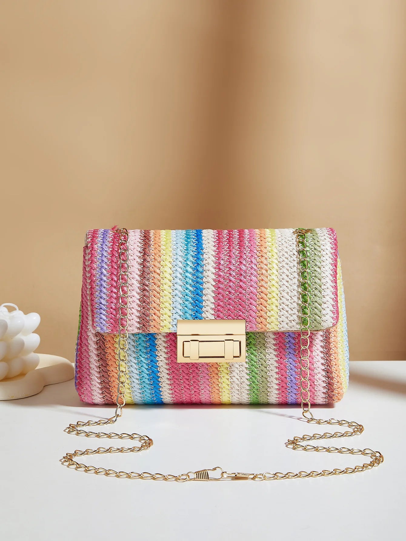 Borse da spiaggia estive in paglia intrecciata a mano in rattan Borsa da donna con chiusura Catene intrecciate Borsa a tracolla con patta Borsa a tracolla colorata con pannelli