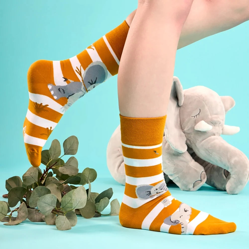 Calzini da donna per uomo Calzini creativi in cotone asimmetrico AB Personalità della moda Tendenza Coppia di cartoni animati Calzini divertenti Sox quotidiano di grandi dimensioni