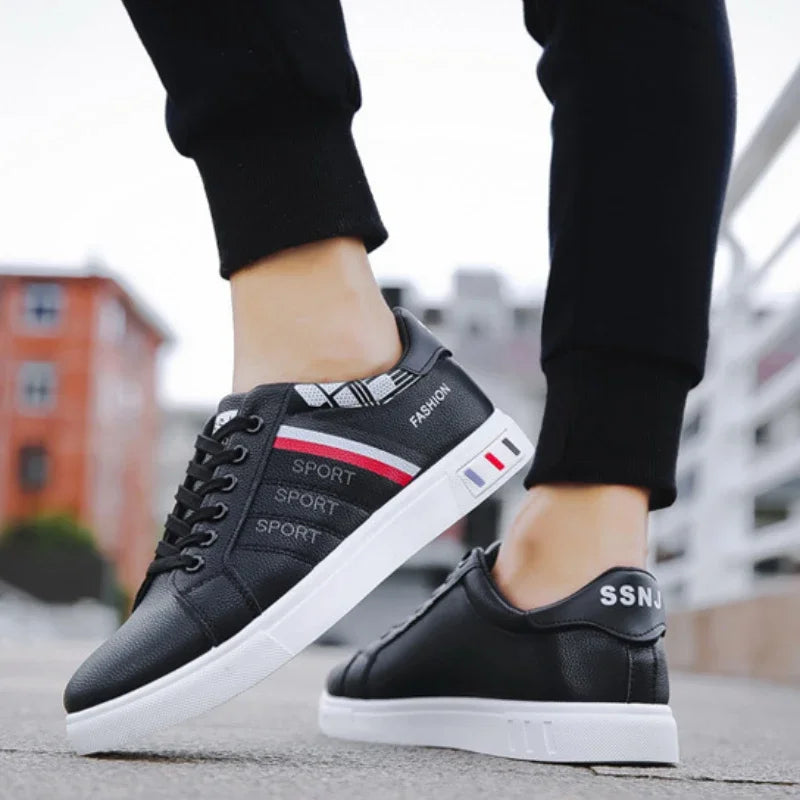 Scarpe da ginnastica da uomo Scarpe casual bianche Scarpe basse leggere e traspiranti Scarpe vulcanizzate con lacci alla moda Scarpe da uomo da esterno antiscivolo Tenis