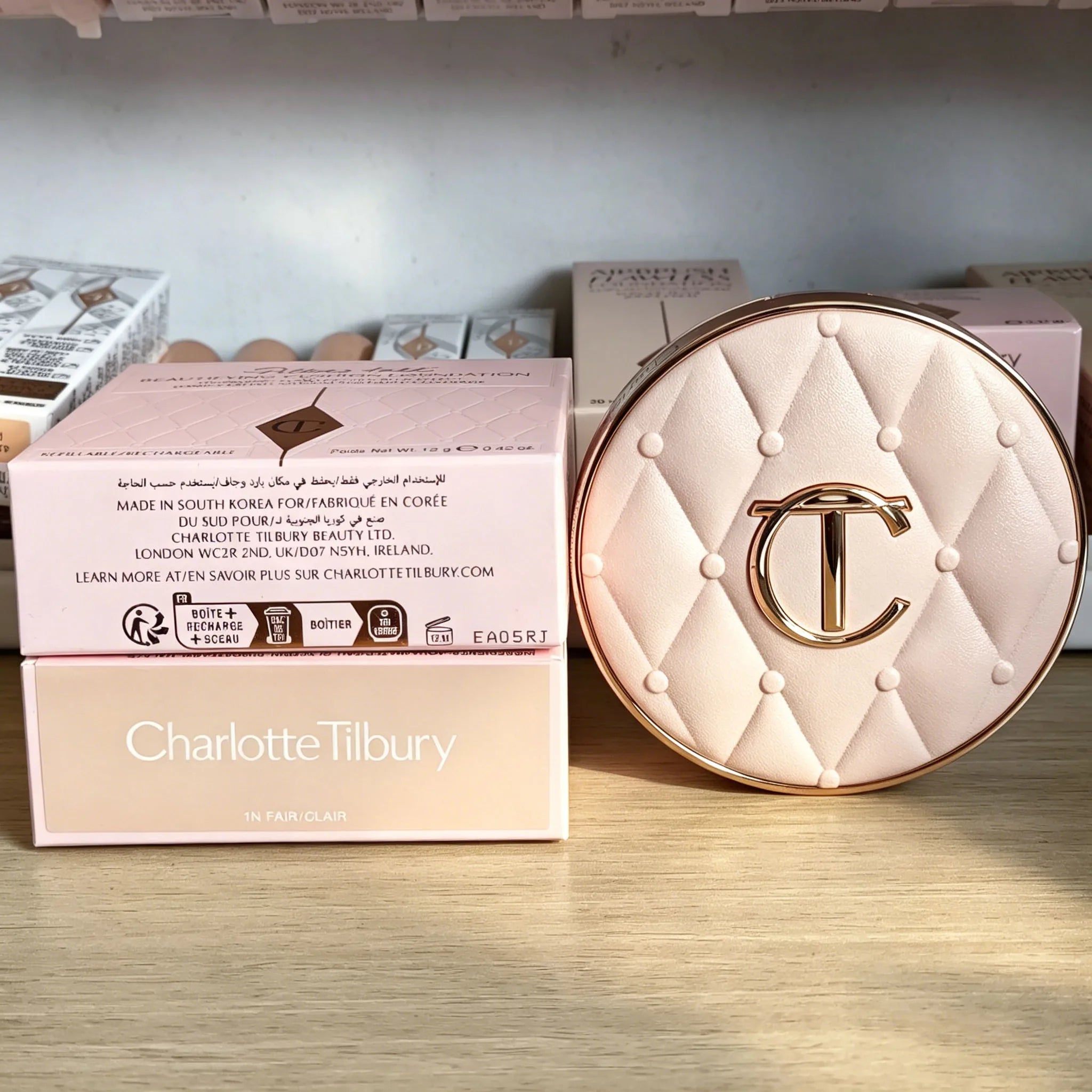 Charlotte Tilbury CT Base Makeup Cushion By The Pillow Correttore a lunga tenuta, fondotinta cushion liscio, leggero e idratante