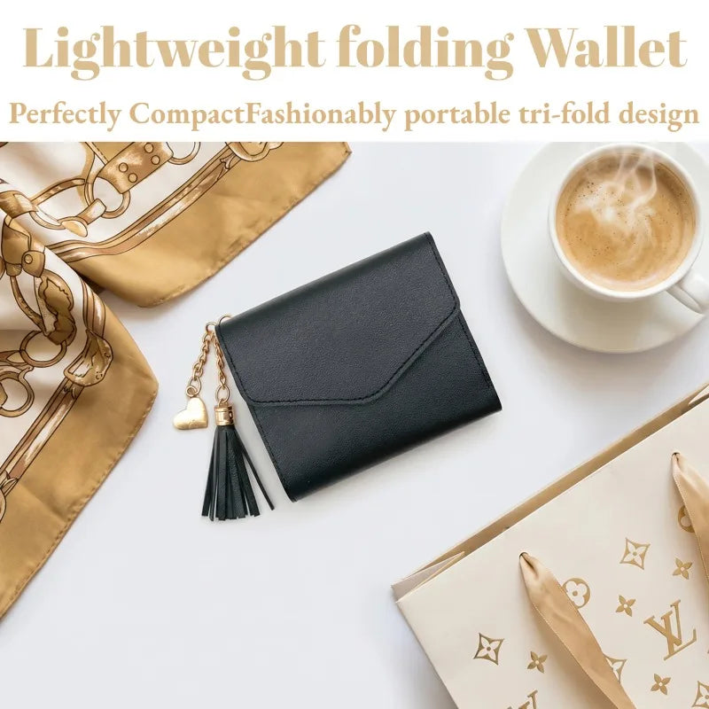 Portafoglio Corto da Donna a Tre Ante con Ciondolo a Nappa in Pelle PU, Porta Monete e Scomparti Multipli per Carte, Mini Pochette Sottile Femminile Porta Carte