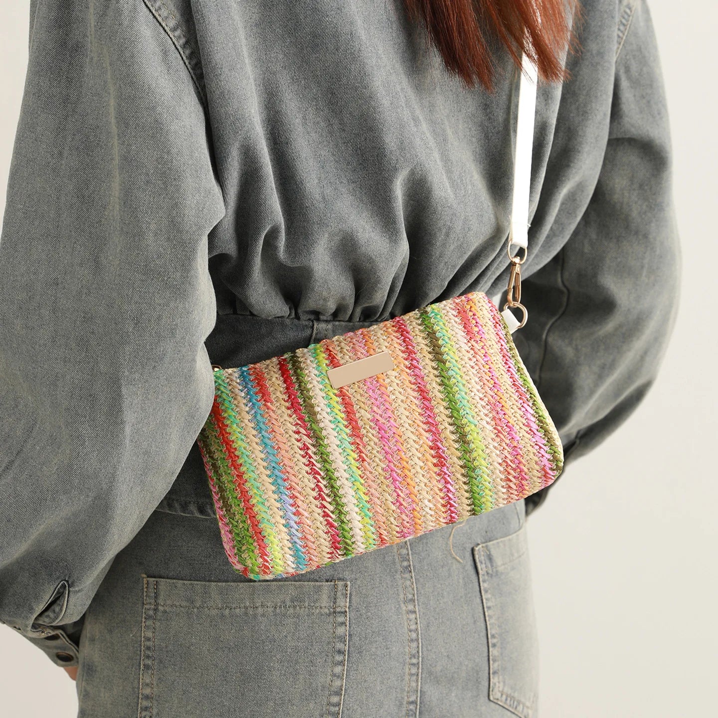Borsa da tessitura in paglia arcobaleno alla moda da donna Borsa a tracolla stile vacanza al mare estiva Borsa quadrata piccola casual quotidiana di nuova moda