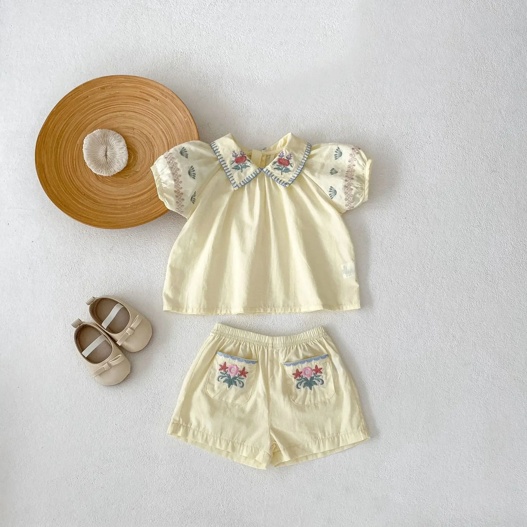 Nuovo stile 0-3 anni bambino femminile fiore colletto ricamato top a maniche corte + pantaloncini sottili vestito per bambini set di abbigliamento estivo per bambini