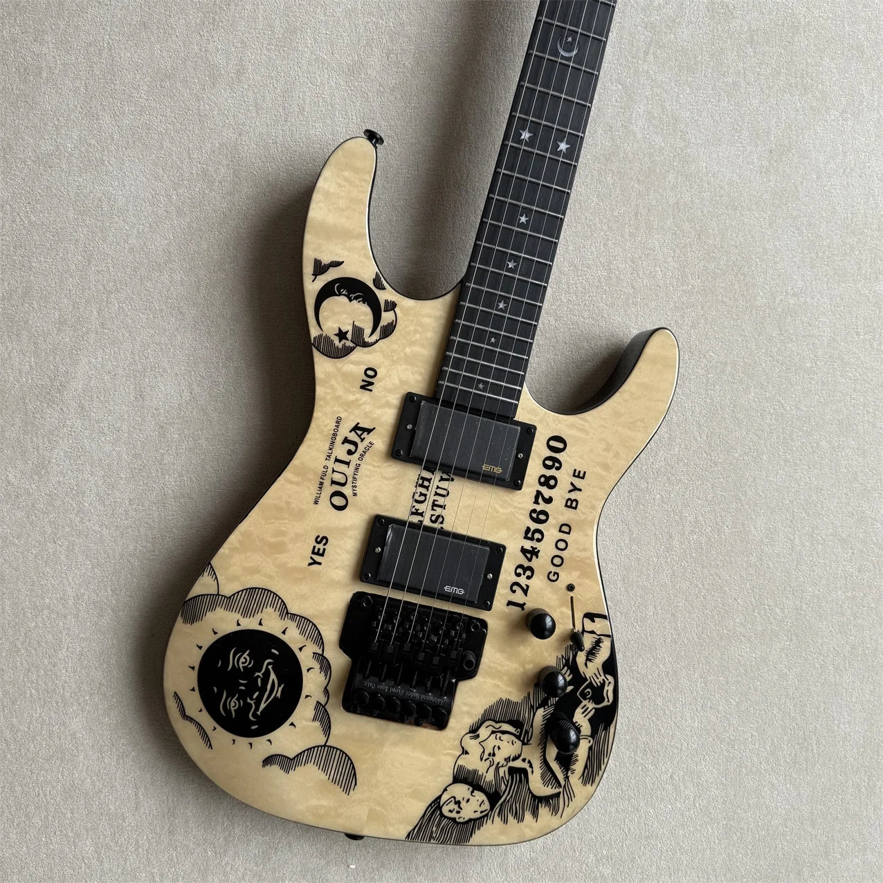 Chitarra Elettrica Versatile, Sistema Vibrato Migliorato, Sistema di Pickup Attivi, Consegna Rapida