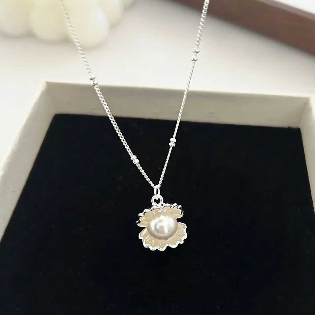 Collana con ciondolo conchiglia di perle per donna, temperamento delicato ed elegante, girocollo, catena, gioielli per feste in ufficio, regalo di compleanno