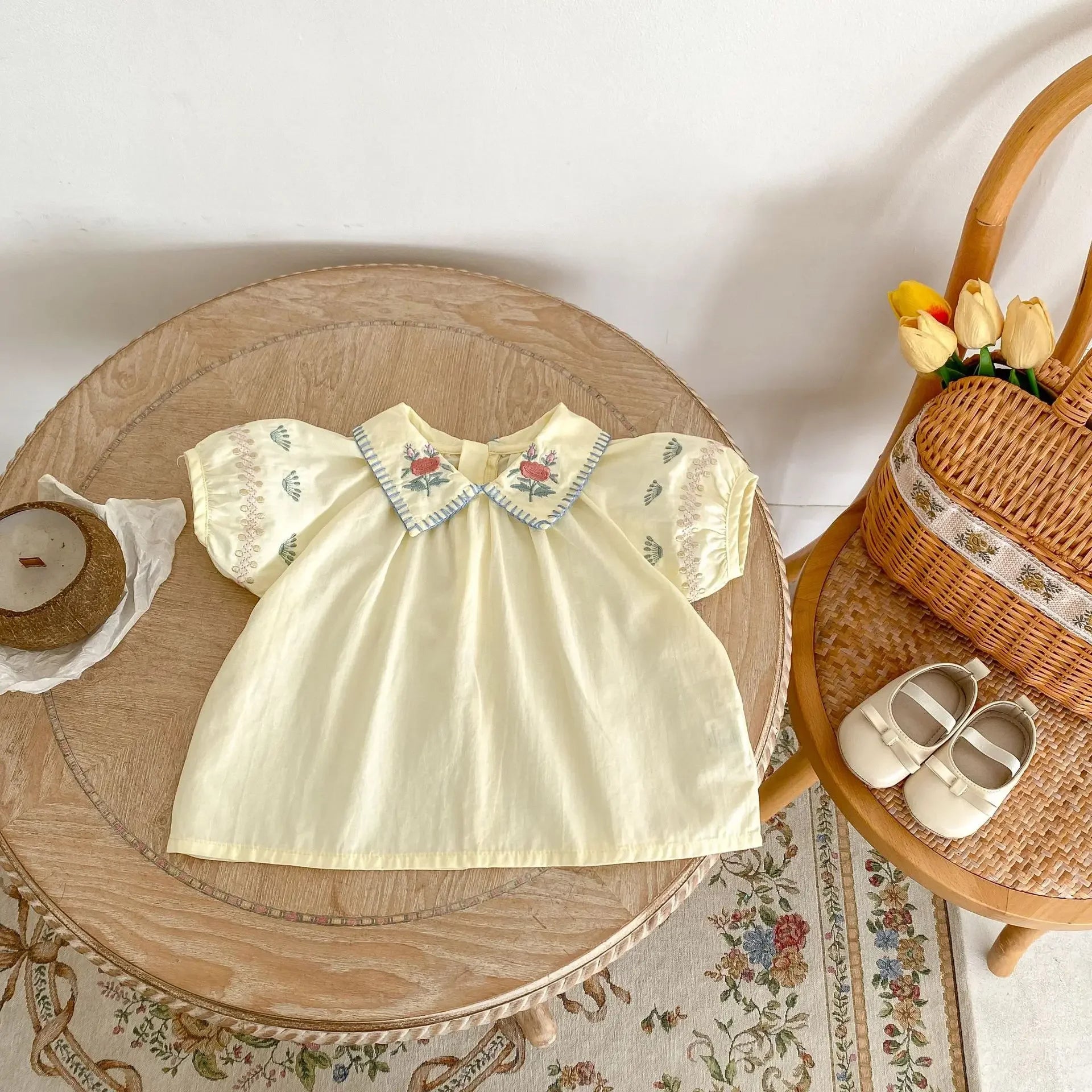 Nuovo stile 0-3 anni bambino femminile fiore colletto ricamato top a maniche corte + pantaloncini sottili vestito per bambini set di abbigliamento estivo per bambini