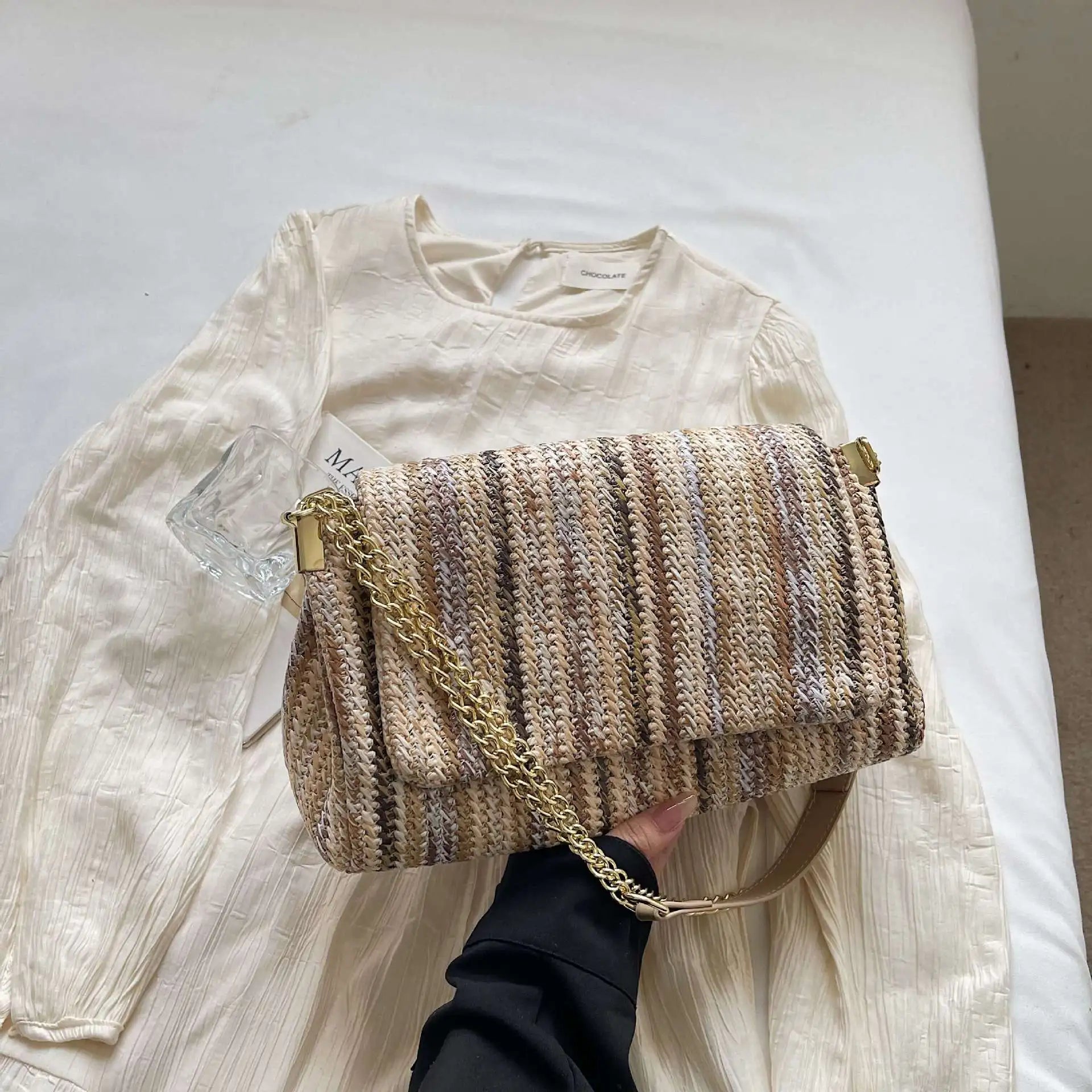 Borsa in Paglia Intrecciata a Mano da Donna, Nuova Collezione Estate 2026, Borsa a Tracolla con Catena per Vacanze al Mare, Stile Casual, Misura Media, Tessuto Morbido