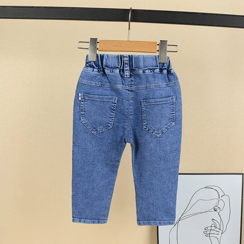 Nuovi pantaloni in denim per bambini da ragazza primavera e autunno con ricamo a fragole pantaloni elastici versatili alla moda 0-5 anni