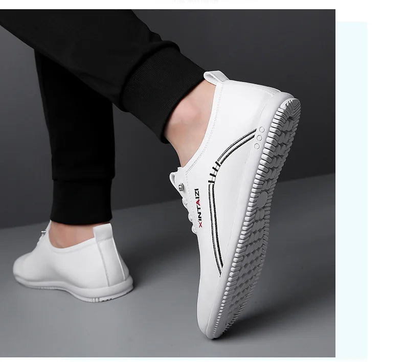 2024 scarpe casual da uomo in pelle versatili calzature bianche da lavoro moda antiscivolo mocassini comodi maschili nuovo piatto leggero