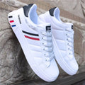 Scarpe da ginnastica da uomo Scarpe casual bianche Scarpe basse leggere e traspiranti Scarpe vulcanizzate con lacci alla moda Scarpe da uomo da esterno antiscivolo Tenis