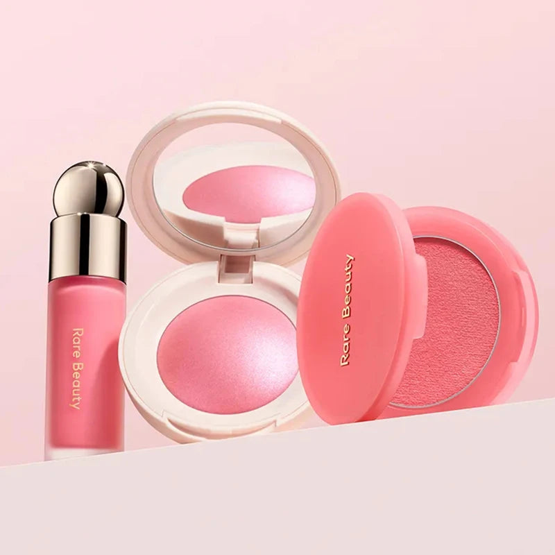 Set di blush Rare Beauty: Blush liquido effetto purè di patate, Blush in polvere che esalta il colore della pelle, con texture fine, facile da applicare e sfumare.