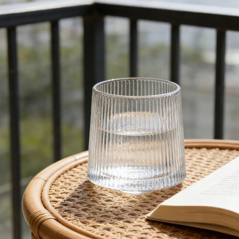 Bicchiere da whisky creativo girevole, bicchiere da birra per la casa, bicchiere da vino a strisce personalizzato anti-ribaltamento, bicchieri da whisky