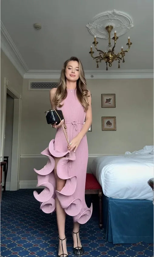 Elegante Abito Lungo Giallo Halter da Donna Senza Maniche con Balze Irregolari e Spacco Alto, Vestito Aderente Romantico per Ospiti di Matrimoni e Feste 2026