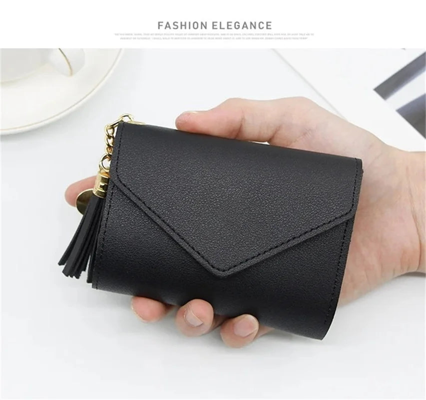 Portafoglio Corto da Donna a Tre Ante con Ciondolo a Nappa in Pelle PU, Porta Monete e Scomparti Multipli per Carte, Mini Pochette Sottile Femminile Porta Carte