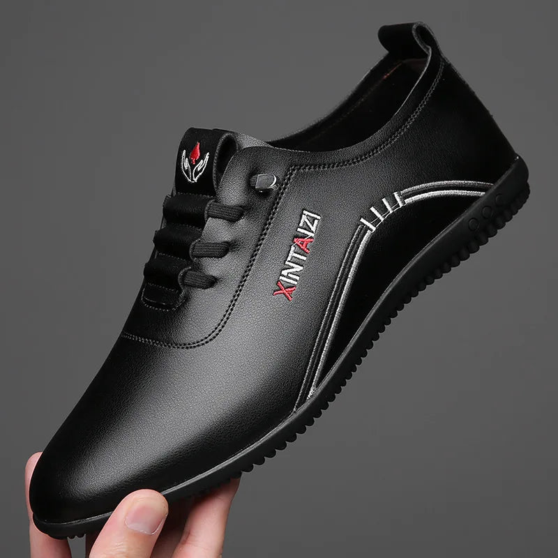 2024 scarpe casual da uomo in pelle versatili calzature bianche da lavoro moda antiscivolo mocassini comodi maschili nuovo piatto leggero