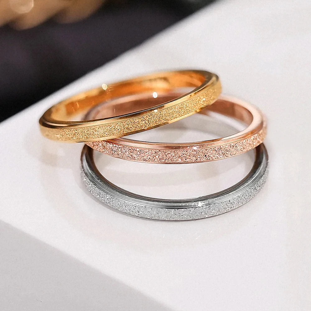 eManco Anelli da donna in acciaio inossidabile semplice di alta qualità 2/3/5MM di larghezza color oro per gioielli da ragazza