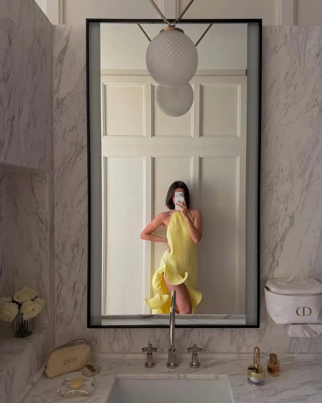 Elegante Abito Lungo Giallo Halter da Donna Senza Maniche con Balze Irregolari e Spacco Alto, Vestito Aderente Romantico per Ospiti di Matrimoni e Feste 2026