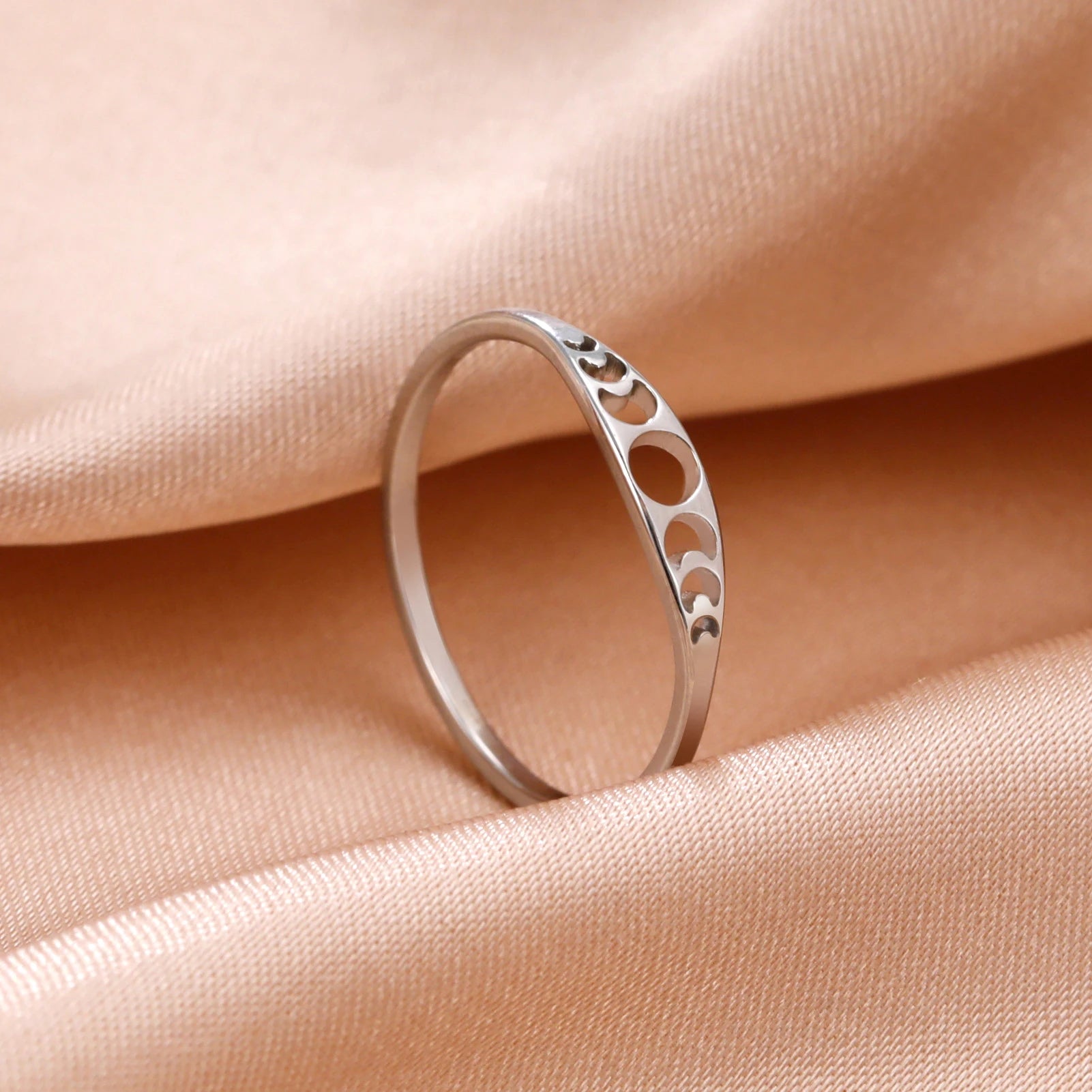 Skyrim Anello da donna in acciaio inossidabile Semplice cuore Farfalla Fasi lunari Anelli da dito geometrici Regalo di nozze per l'amante Commercio all'ingrosso