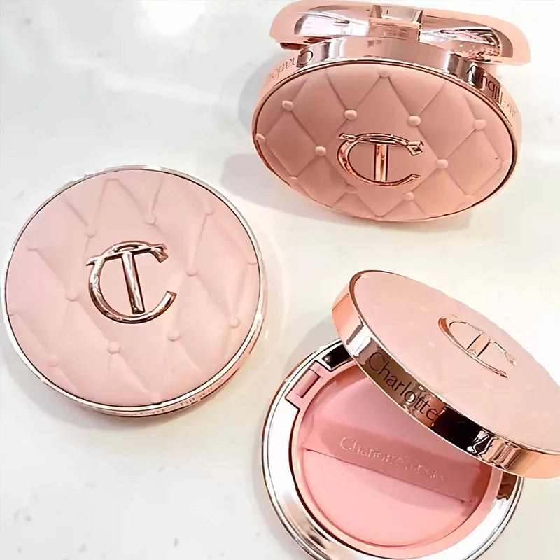 Charlotte Tilbury CT Base Makeup Cushion By The Pillow Correttore a lunga tenuta, fondotinta cushion liscio, leggero e idratante
