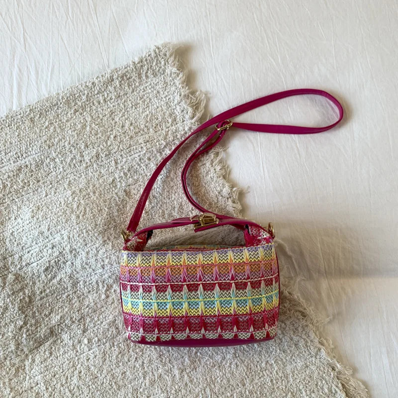 Borsa a tracolla a tracolla in tessuto colorato, borsa a tracolla da donna in stile etnico con griglia di colore a contrasto arcobaleno, pochette in paglia di rafia Boho