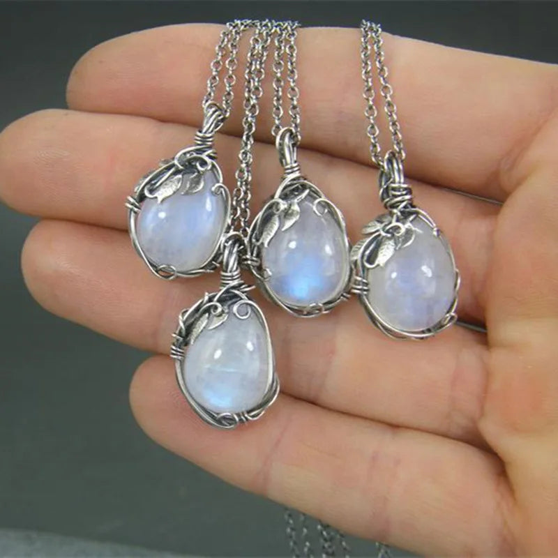 Collana con ciondolo pietra di luna Gemme di cristallo Lega di rattan Collane da donna nobili vintage per regalo di collana di pietre Waterdrop per ragazze