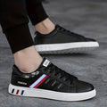 Sneakers bianche da uomo, scarpe casual traspiranti nuove primavera 2026, versione coreana, scarpe sportive versatili, scarpe da skate per studenti uomo