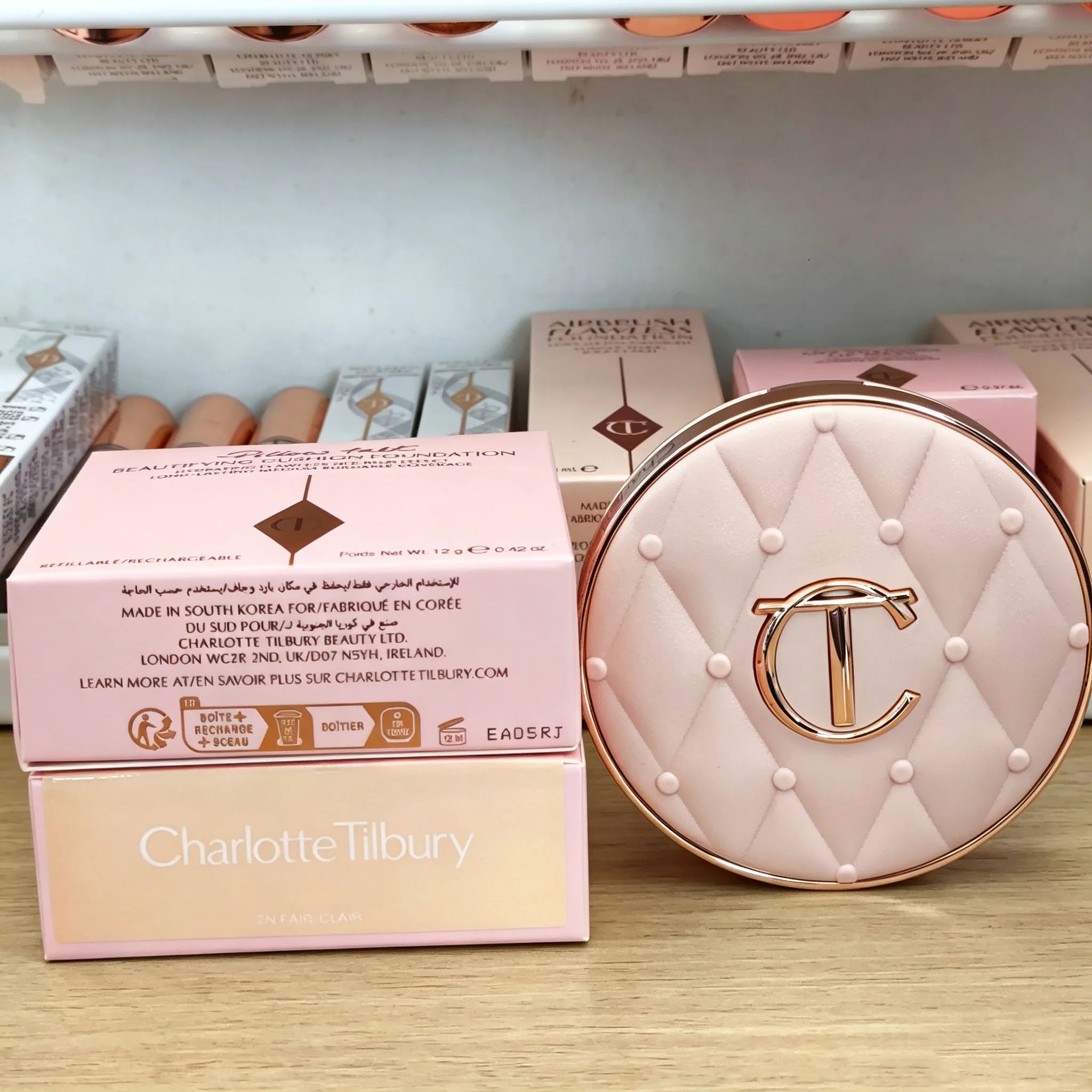 Charlotte Tilbury CT Base Makeup Cushion By The Pillow Correttore a lunga tenuta, fondotinta cushion liscio, leggero e idratante