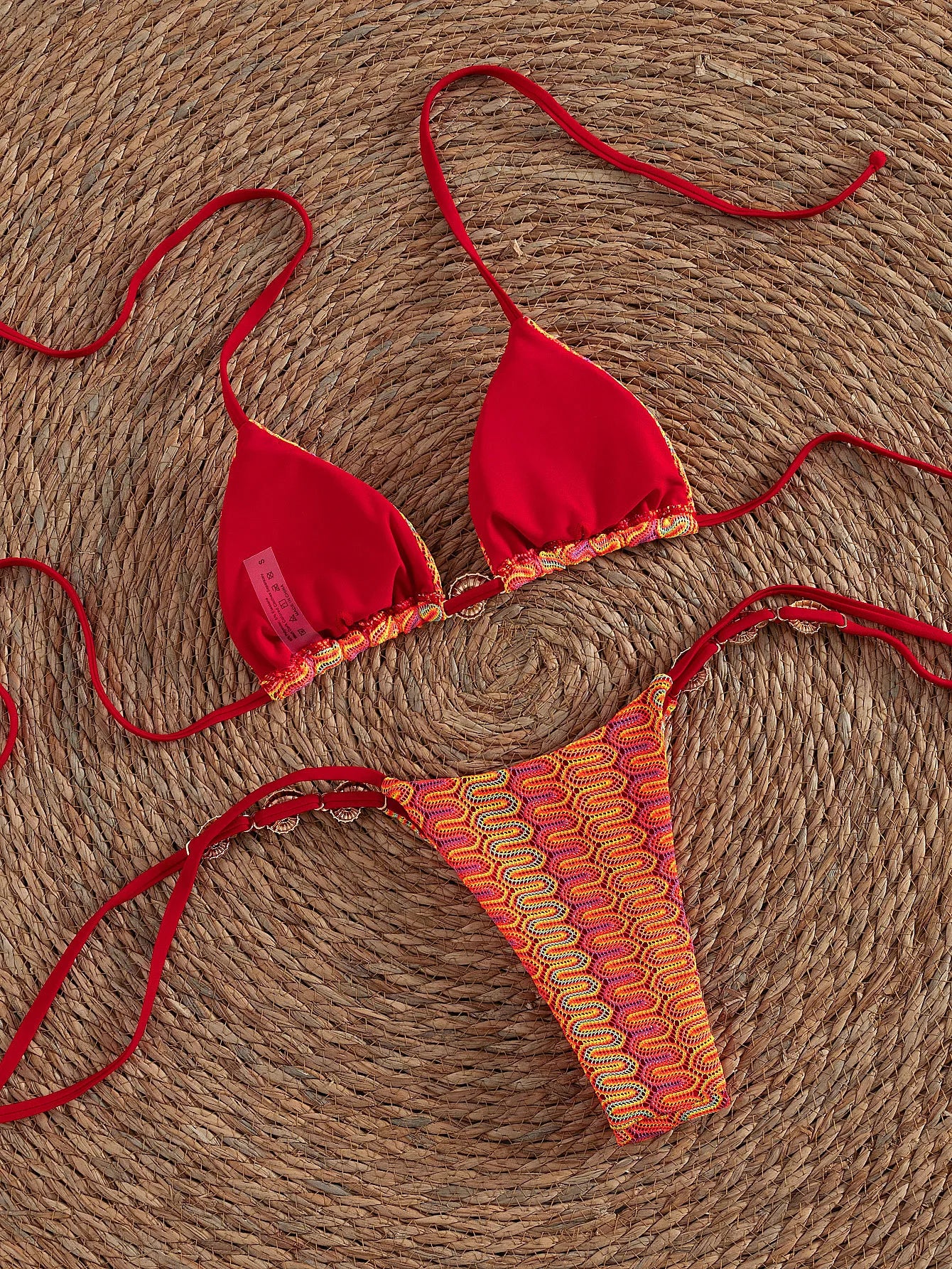 Set Bikini Rosso da Donna con Top Triangolare e Dettaglio Anello in Metallo, Slip con Laccetti Laterali, Costume da Bagno Due Pezzi
