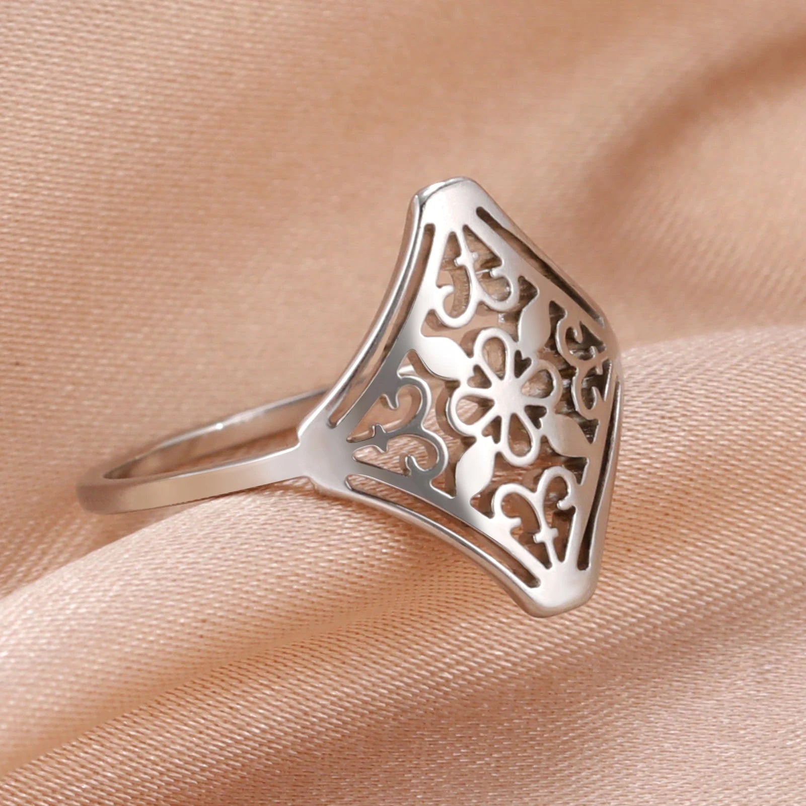 Skyrim Anello da donna in acciaio inossidabile Semplice cuore Farfalla Fasi lunari Anelli da dito geometrici Regalo di nozze per l'amante Commercio all'ingrosso