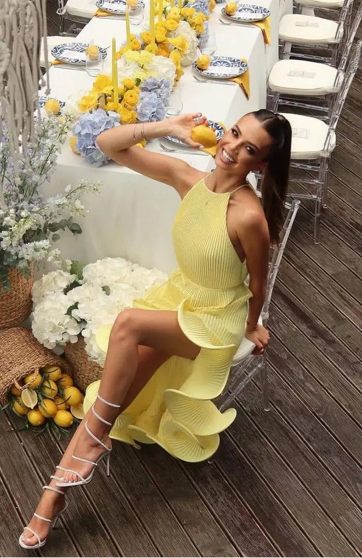 Elegante Abito Lungo Giallo Halter da Donna Senza Maniche con Balze Irregolari e Spacco Alto, Vestito Aderente Romantico per Ospiti di Matrimoni e Feste 2026
