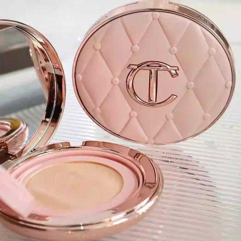 Charlotte Tilbury CT Base Makeup Cushion By The Pillow Correttore a lunga tenuta, fondotinta cushion liscio, leggero e idratante