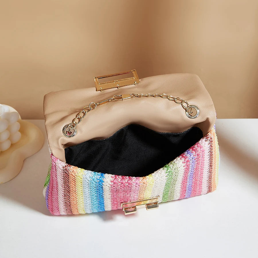 Borse da spiaggia estive in paglia intrecciata a mano in rattan Borsa da donna con chiusura Catene intrecciate Borsa a tracolla con patta Borsa a tracolla colorata con pannelli