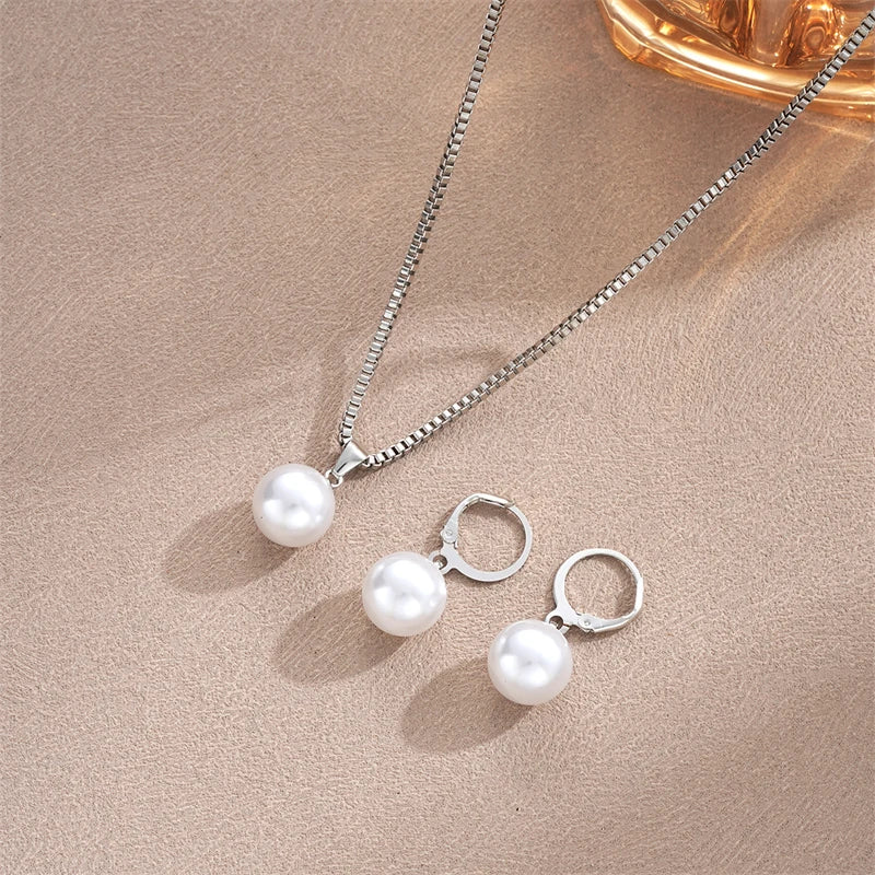 Set di gioielli con ciondolo di perle imitazione moda elegante per le donne Regali per feste di nozze per ragazze con orecchini a catena color oro vintage
