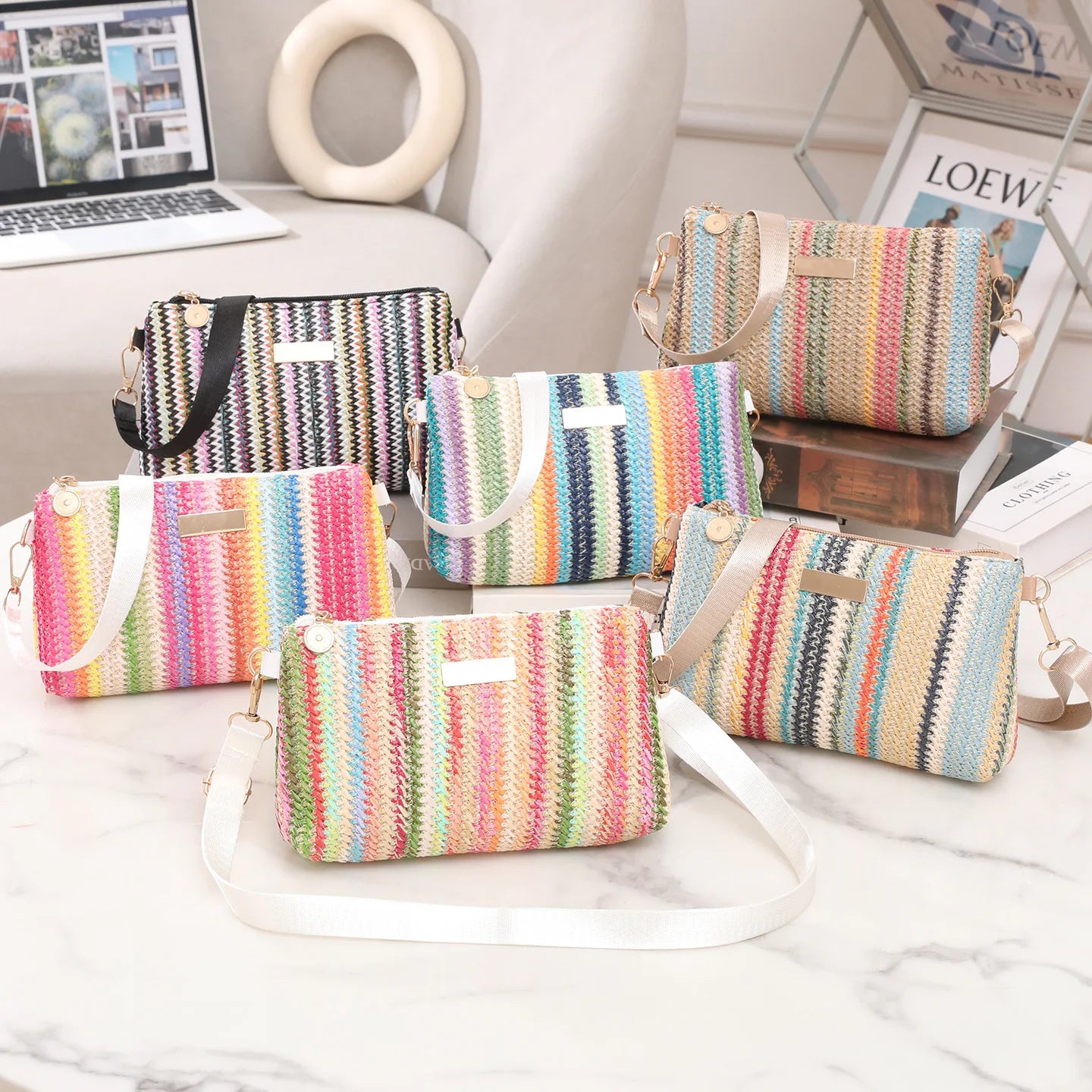 Borsa da tessitura in paglia arcobaleno alla moda da donna Borsa a tracolla stile vacanza al mare estiva Borsa quadrata piccola casual quotidiana di nuova moda