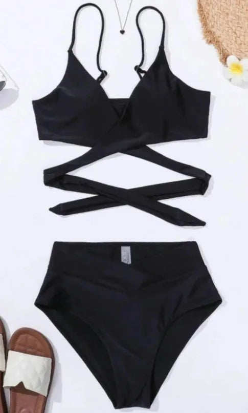 2026 Costume da bagno bikini sexy Vendita calda della stagione Nuovo cinturino in puro colore Costumi da bagno in due pezzi da donna Alla moda e attraente Beachwear