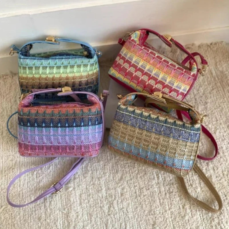 Borsa a tracolla a tracolla in tessuto colorato, borsa a tracolla da donna in stile etnico con griglia di colore a contrasto arcobaleno, pochette in paglia di rafia Boho