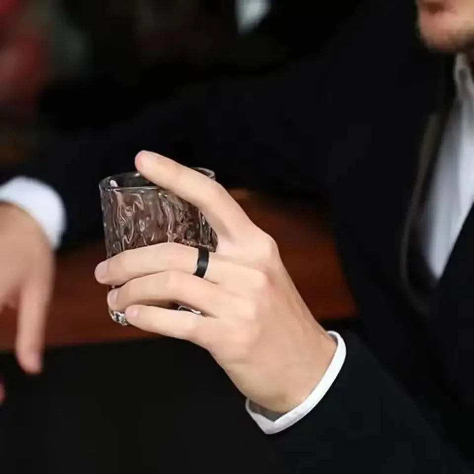 Anello di gioielli con ciondolo alla moda per uomo Donna Anelli neri in acciaio inossidabile Fidanzamento per matrimonio Accessorio maschile opaco di alta qualità