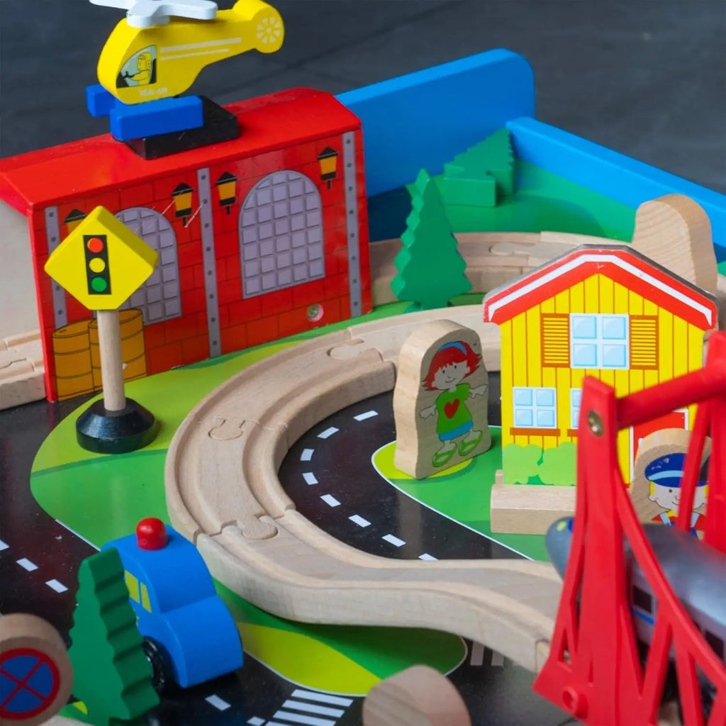 Giocattoli da tavolo per treni, set da città ferroviaria in legno per binari ferroviari per bambini piccoli