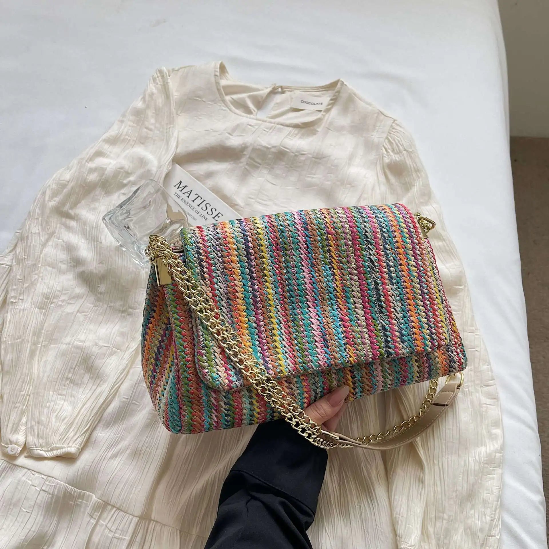 Borsa in Paglia Intrecciata a Mano da Donna, Nuova Collezione Estate 2026, Borsa a Tracolla con Catena per Vacanze al Mare, Stile Casual, Misura Media, Tessuto Morbido