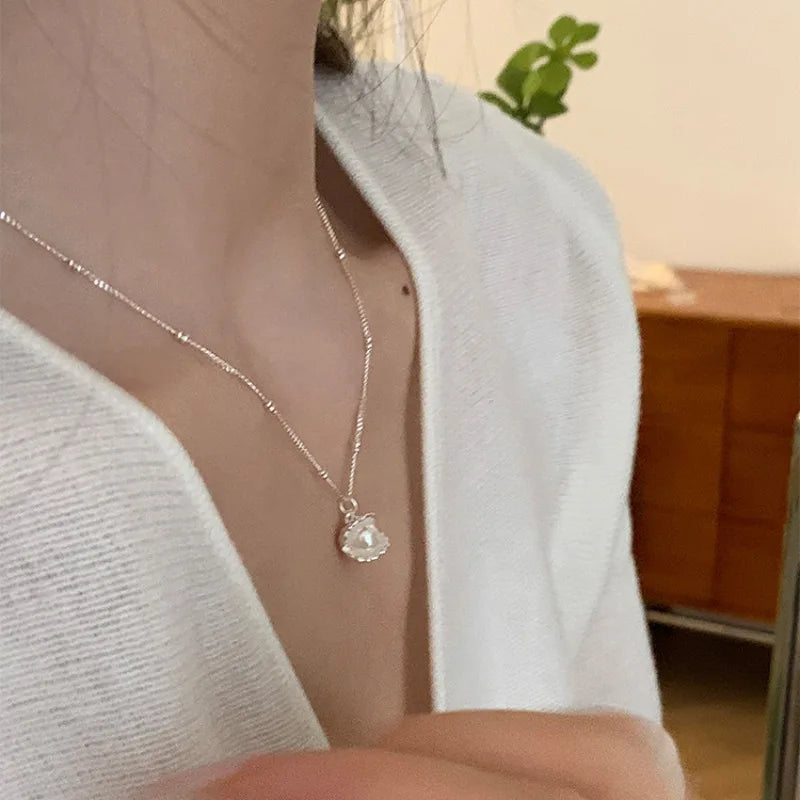 Collana con ciondolo conchiglia di perle per donna, temperamento delicato ed elegante, girocollo, catena, gioielli per feste in ufficio, regalo di compleanno