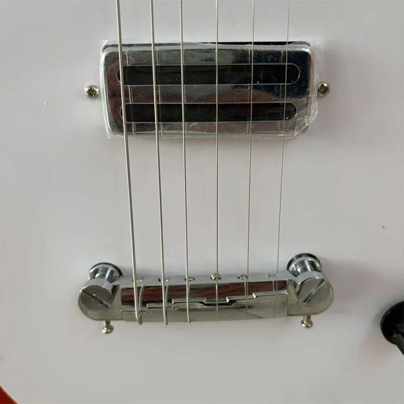 Chitarra elettrica rossa con pickguard bianco, corpo in legno massello, per destrorsi, per musica rock, spedizione gratuita
